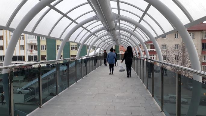  KENTİMİZİN 2.ÜST GEÇİDİ YAYALARIN HİZMETİNDE