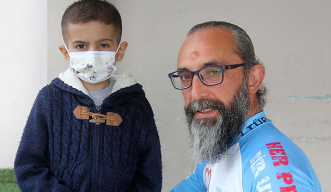 Fırsatçılardan dolayı lösemi hastaları maske bulamıyor