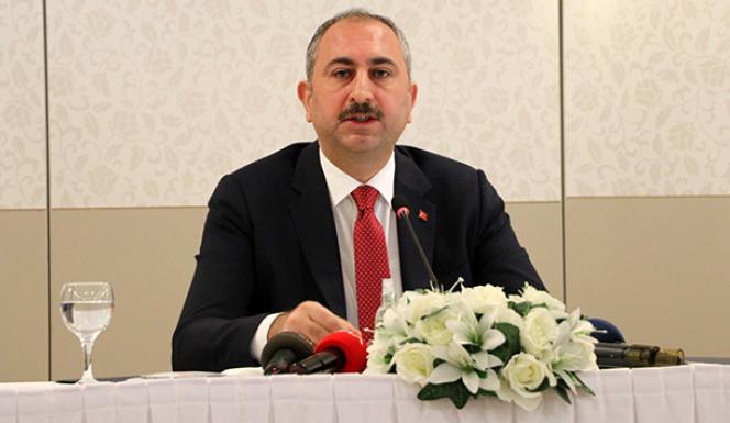 Adalet Bakanı Gül: 'Ceza infaz kurumlarında görev alan personeller evlerine gönderilmeyecekler'