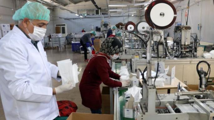 YOZGAT OSB’DE GÜNDE 300 BİN MASKE ÜRETİLİYOR
