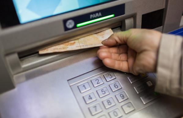 BANKALARDAN MAAŞ ve İKRAMİYE ÇEKECEKLERE MESAFA UYARISI