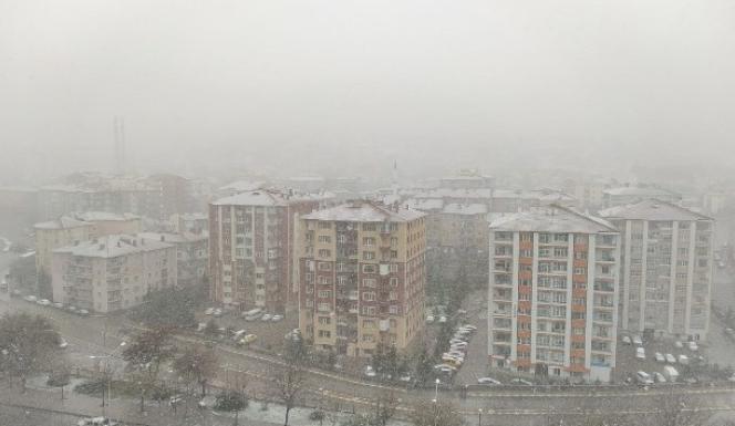 Nisan’da yağan kar Yozgat’ı beyaza bürüdü