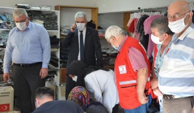 SORGUN KIZILAY ŞUBESİNDEN 40 ÖĞRENCİYE GİYECEK YARDIMI
