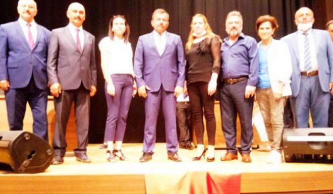 İYİ PARTİ,İL KONGRESİNDE ‘METİN ÖZIŞIK’LA YOLA DEVAM’ DEDİ 