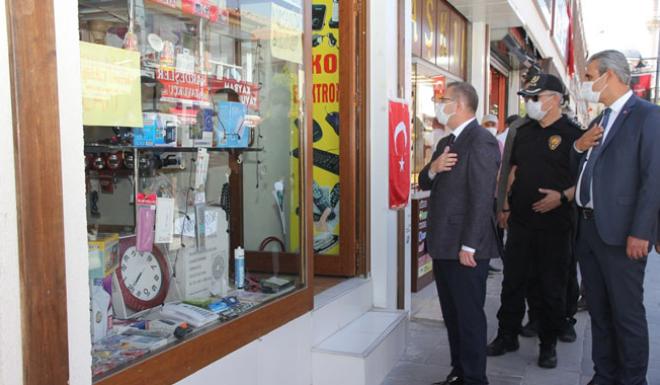 VALİ POLAT: VATANDAŞLARIMIZI UYARMAK İÇİN SOKAKLARDAYIZ