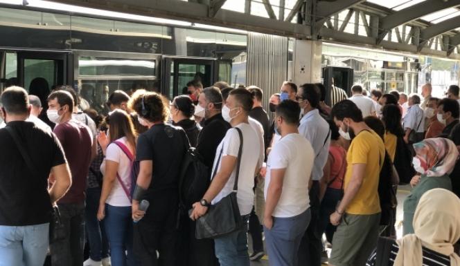 İstanbul’da toplu taşımada tıka basa yoğunluk