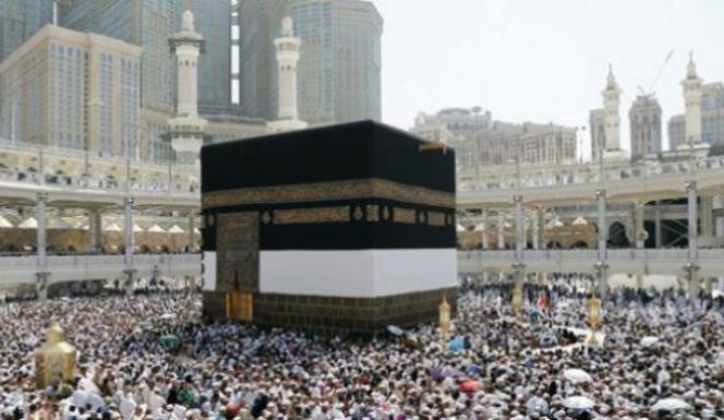 Suudi Arabistan umre ziyaretlerini kademeli olarak başlatacak