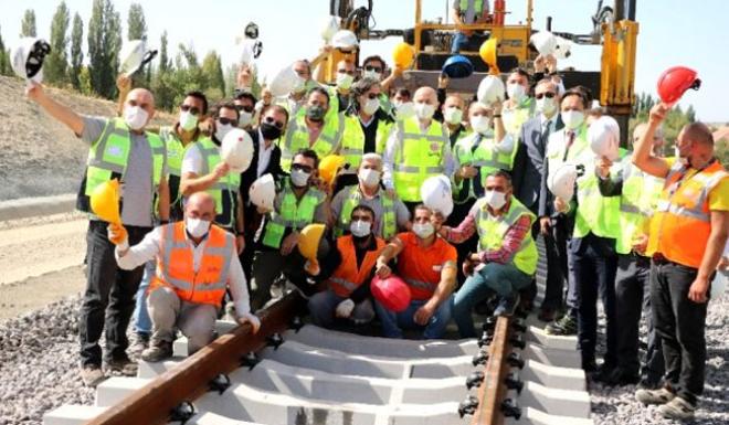 HIZLI TREN HATTINDA RAY SERİMİ TAMAMLANDI