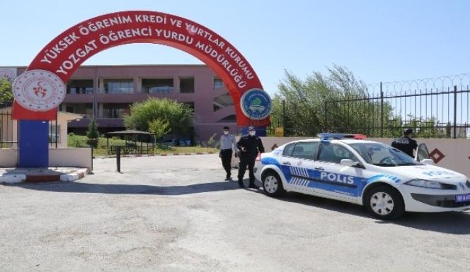 KURALLARA UYMAYAN 36 KİŞİ HALEN YURTLARDA KARANTİNADA