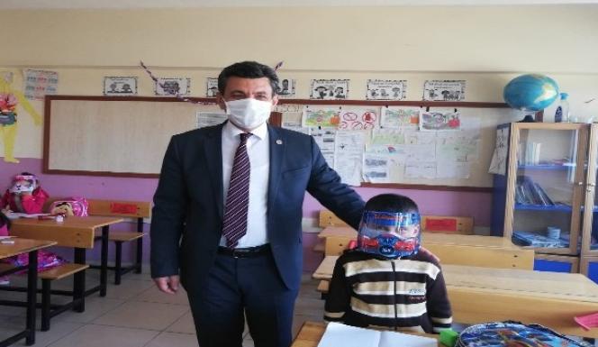 YERKÖY BELEDİYE BAŞKANI YILMAZ’DAN MİNİKLERE SİPERLİK ARMAĞANI