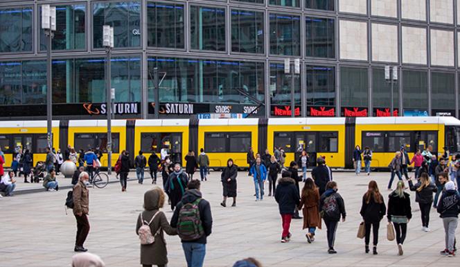 Dünya genelinde günlük vaka sayısında rekor artış