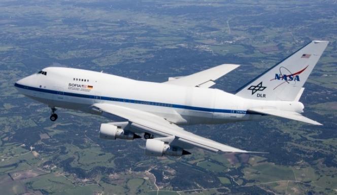 NASA, Ay’ın güneşli yüzeyinde su keşfettiğini duyurdu