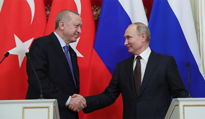 Cumhurbaşkanı Erdoğan ve Putin, Moskova'daki üçlü zirveyi ele aldı
