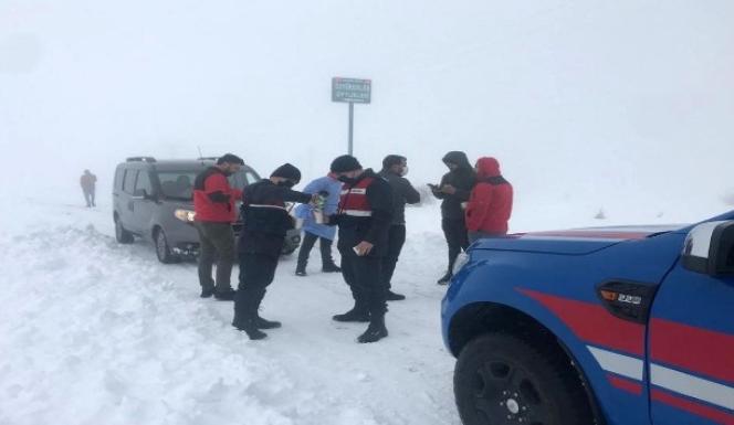 YOLDA KALAN FİLYASYON EKİBİNİN İMDADINA JANDARMA YETİŞTİ