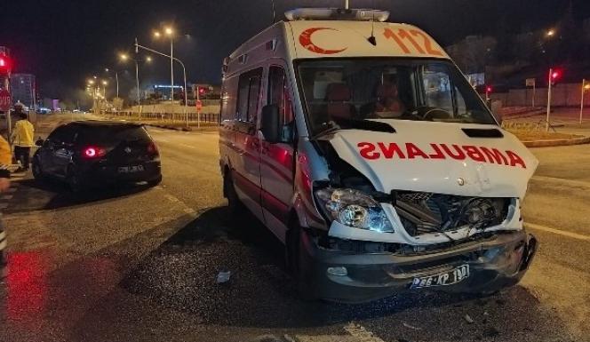 SURİYELİ HAMİLE KADIN KAZA YAPAN AMBULANSTA DOĞURDU