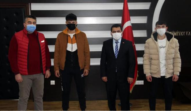 AKDAĞMADENİ BELEDİYESİ BAŞARILI SPORCULARINA SAHİP ÇIKIYOR