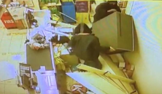 Zeytinburnu’nda şaşkın hırsızlar kamerada