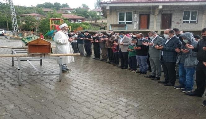 YILDIRIMIN CANINI ALDIĞI 5 YAŞINDAKİ ÇOCUK TOPRAĞA VERİLDİ