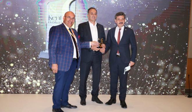 BİR BAŞARI ÖDÜLÜ DE YERKÖY BELEDİYE BAŞKANI YILMAZ’A