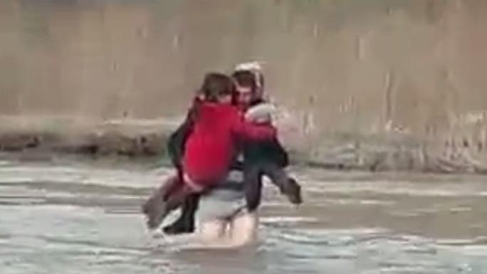 Kızlarının eğitimi için ölümü göze alan babanın büyük fedakarlığı