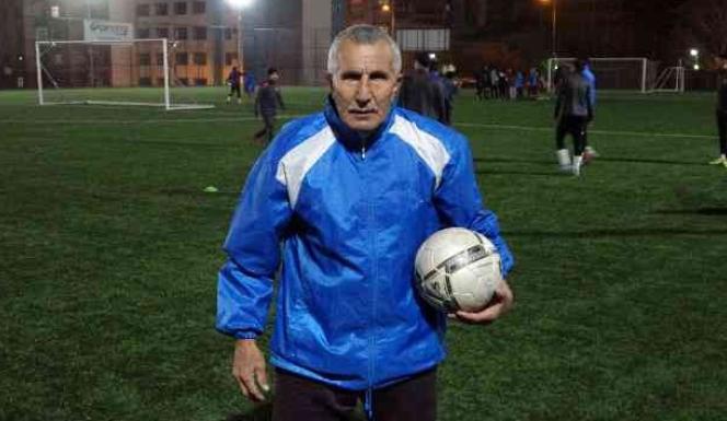 72 YAŞINDAKİ DENEYİMLİ FUTBOLCU DİVANLISPORA TRANSFER OLDU