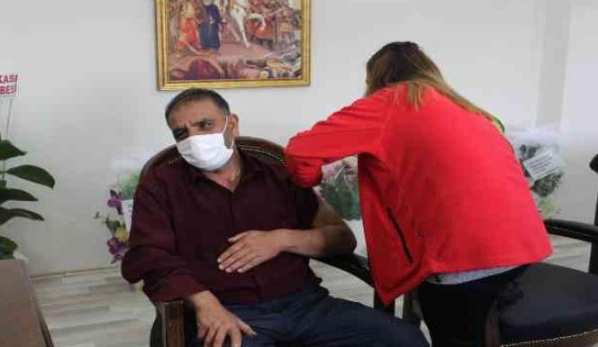 SARAYKENTTE KAYMAKAMLIK ODASINDA COVİD 19 AŞISI