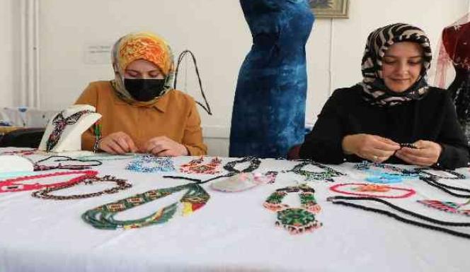 TÜRK MOTİFLERİ TAKI VE ELBİSELERDE HAYAT BULUYOR