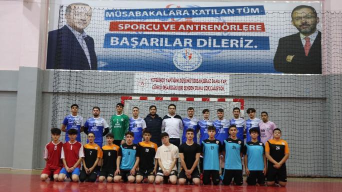 TAŞDEMİR’DEN BELEDİYE HENTBOL TAKIMINA BAKLAVALI ZİYARET