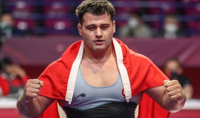 HEMŞEHRİMİZ RIZA KAYAALP’E ‘EN İYİ SPORCU’ ÖDÜLÜ