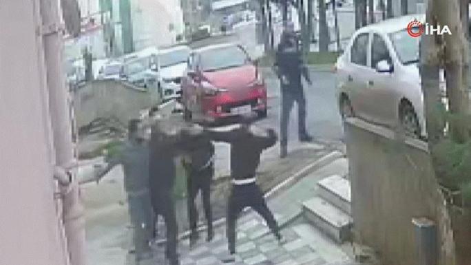 Büyükçekmece elektrik kesen görevlilere 'mınçıka' ile dayak kamerada