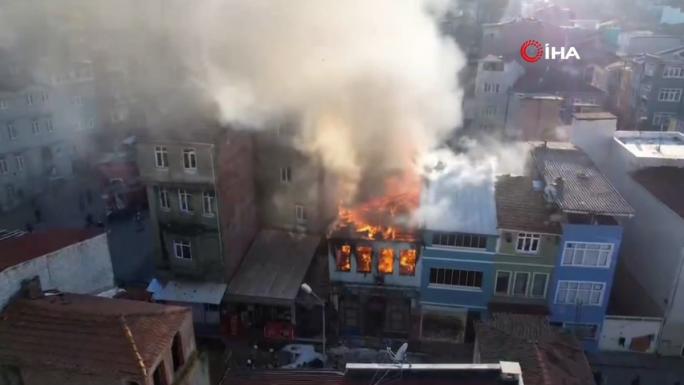 Ünlü dizinin çekildiği kahvehane alev alev yandı