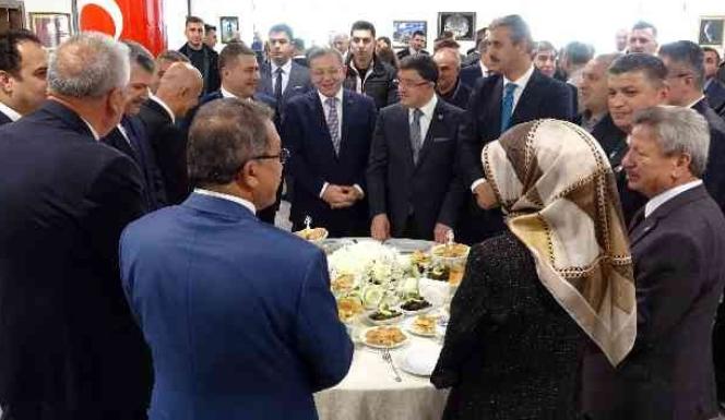 YOZGAT’TA BÜROKRAT , İKTİDAR ve MUHALEFETİN BAYRAM BULUŞMASI