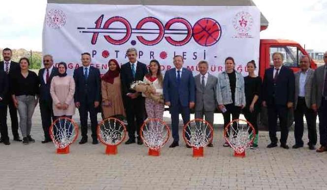 BELEDİYELERE VE OKULLARA 150 BASKET POTASI DAĞITILDI