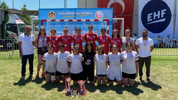 HENTBOL TAKIMIMIZ ALANYADAN ÇİFTE KUPA İLE DÖNÜYOR