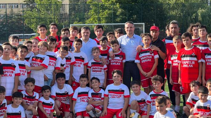 MİLLETVEKİLİ BAŞER’DEN YOZGATSPORLU MİNİKLERE SÜRPRİZ ZİYARET