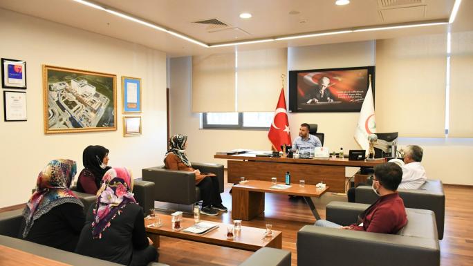 BAŞHEKİM İLE REFAKATCILAR ARASINDA GÖNÜL SOHBETLERİ