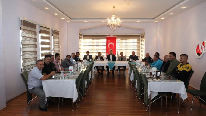 BAŞKAN KÖSE ve AMATÖR SPOR KULÜP YÖNETİCİLERİ YEMEKTE BULUŞTU