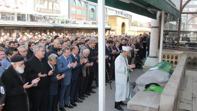 ÖZEL AİLESİNİN ACI GÜNÜ... İBRAHİM ÖZEL EBEDİYETE UĞURLANDI