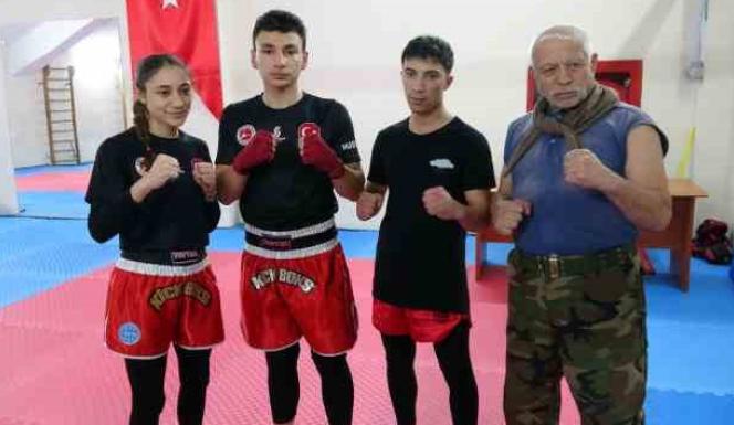 YOZGAT’IN ANTRENÖR DEDESİ, ŞAMPİYON ADAYI TORUNLAR YETİŞTİRİYOR