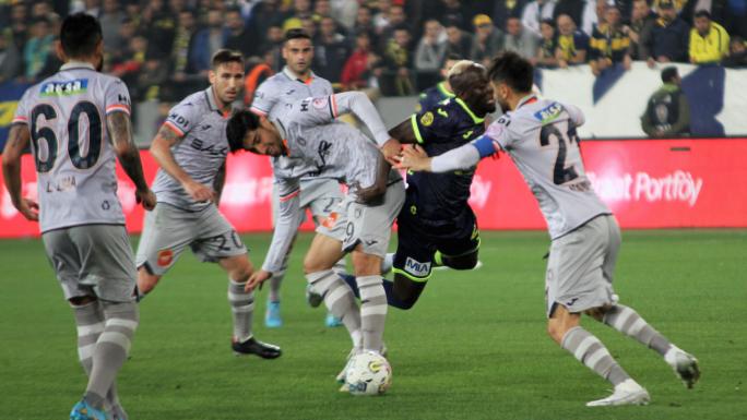 Başakşehir finalde Fenerbahçe'nin rakibi oldu!