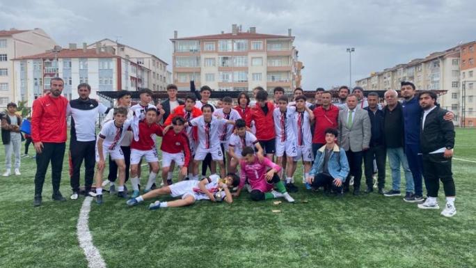 BELEDİYE BOZOKSPOR U-17 YOZGAT LİG ŞAMPİYONLUĞUNU KAZANDI