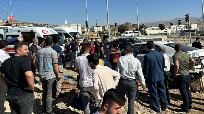 ŞIRNAK’TA FRENİ BOŞALAN PİKAP KAZA YAPTI: 7 YARALI 