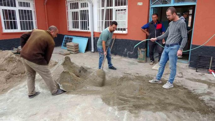 BÖYLE BECERİKLİ MÜDÜR HER OKULUN BAŞINA