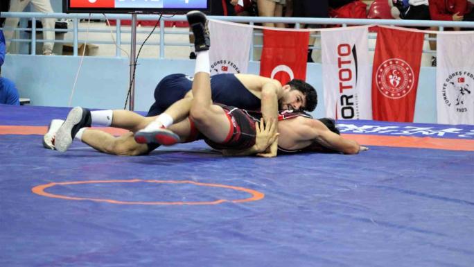 TÜRKİYE GÜREŞ SÜPER LİGİ MÜSABAKALARI YOZGAT'TA BAŞLADI