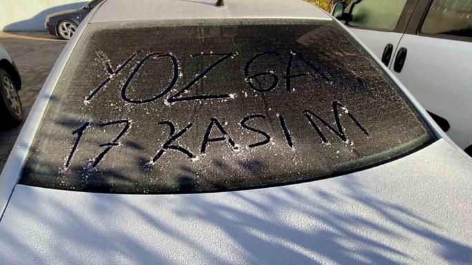 YOZGAT'TA HAVALAR SOĞUDU ..GECE ARAÇLARIN CAMLARI BUZLANDI