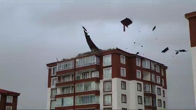 FIRTINANIN BLANÇOSU : 31 ÇATI UÇTU, 3 MİNARE YIKILDI, 2 MANDIRA ÇÖKTÜ