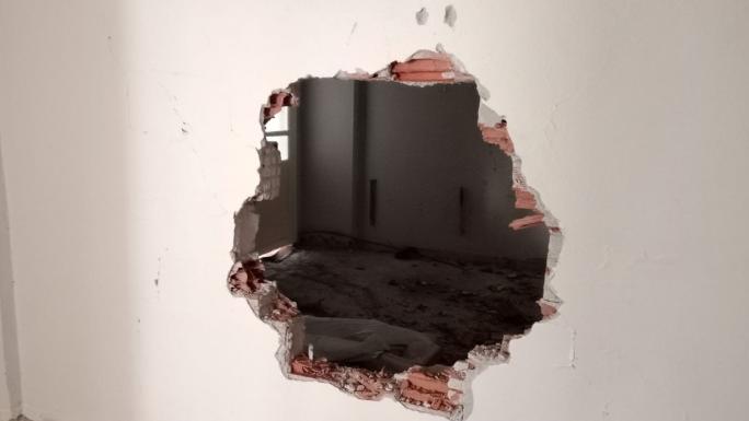 DUVARI DELEREK GİRDİKLERİ 10 DAİREDE NE VAR YOK GÖTÜRDÜLER 