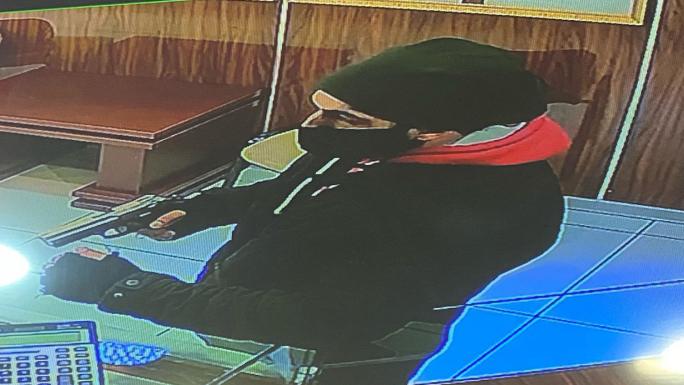 ESENYURT’TA SİLAHLI SOYGUN GİRİŞİMİNDE BULUNAN ACEMİ HIRSIZ YAKALANDI 