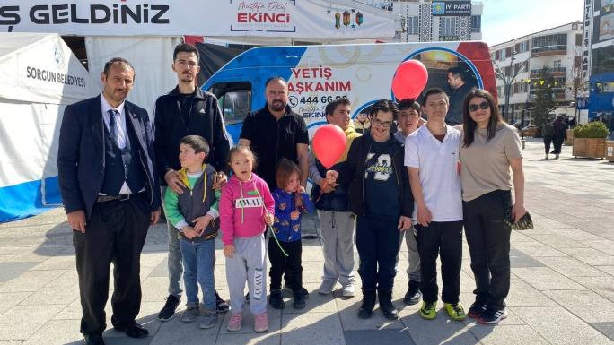 FARKINDALIK OLUŞTURMAK İÇİN GÖKYÜZÜNE BALON BIRAKTILAR 