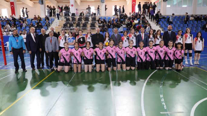 BOZOK ÜNİVERSİTESİNDE SPOR ŞENLİKLERİ TÖRENLE BAŞLADI